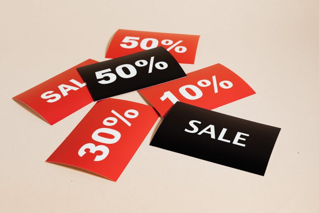 tipos de promoção - cartões vermelhos e pretos com algumas porcentagens